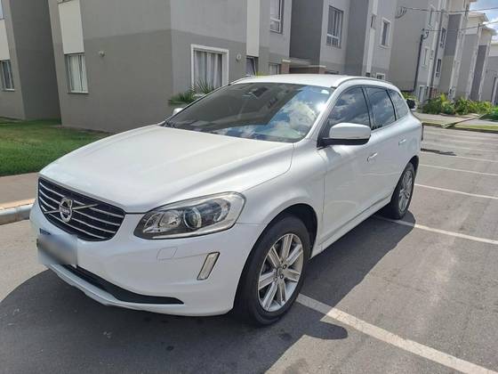 VOLVO XC60 2.4 D5 KINETIC DIESEL AWD 4P AUTOMÁTICO